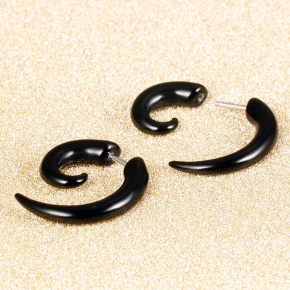 Any 2/$20! Black Swirl Faux Gauge Earrings - Picture 7 of 10
